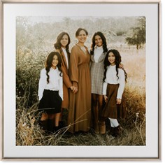 Simple Gallery of One Border Portrait